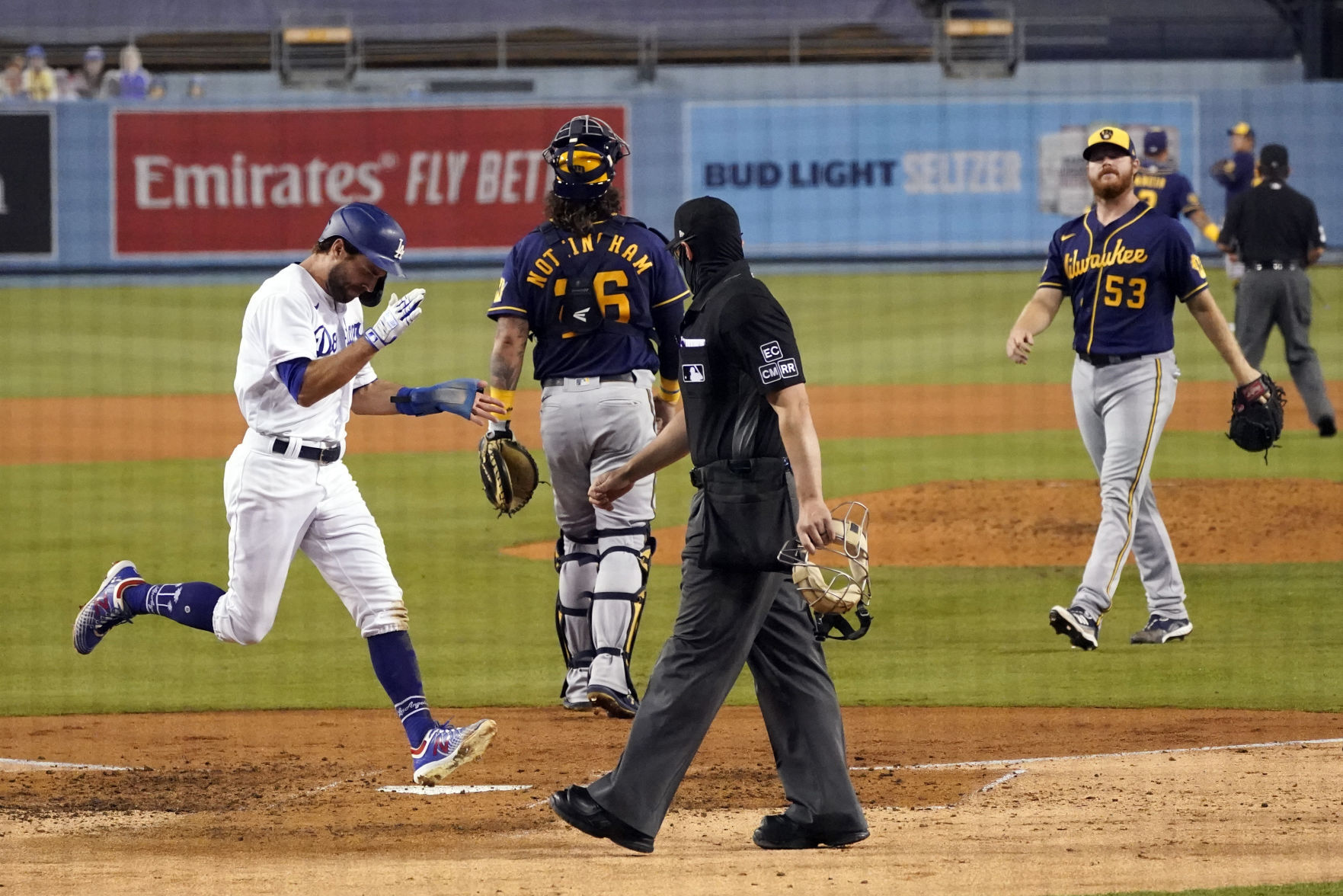 Dodgers 3, Brewers 0